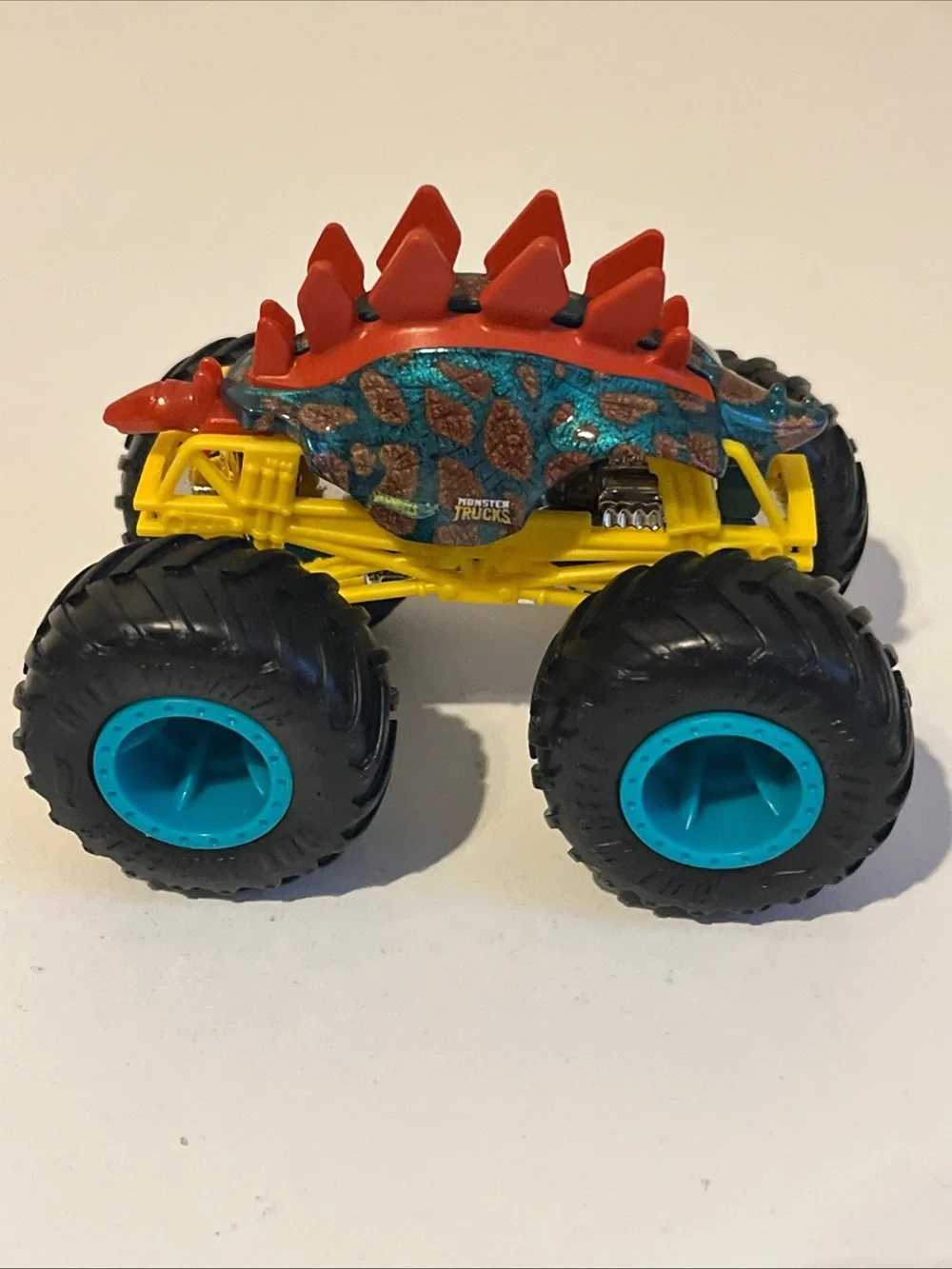 Hot Wheels Monster Truck Motosaurus & Dino Head Pull Back Vehicle 2 Trucks